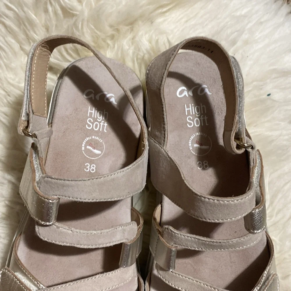 Ara Bayview Triple‎ Adjustable Wedge Sandal Platinum / Sand / Metallic Leather 8